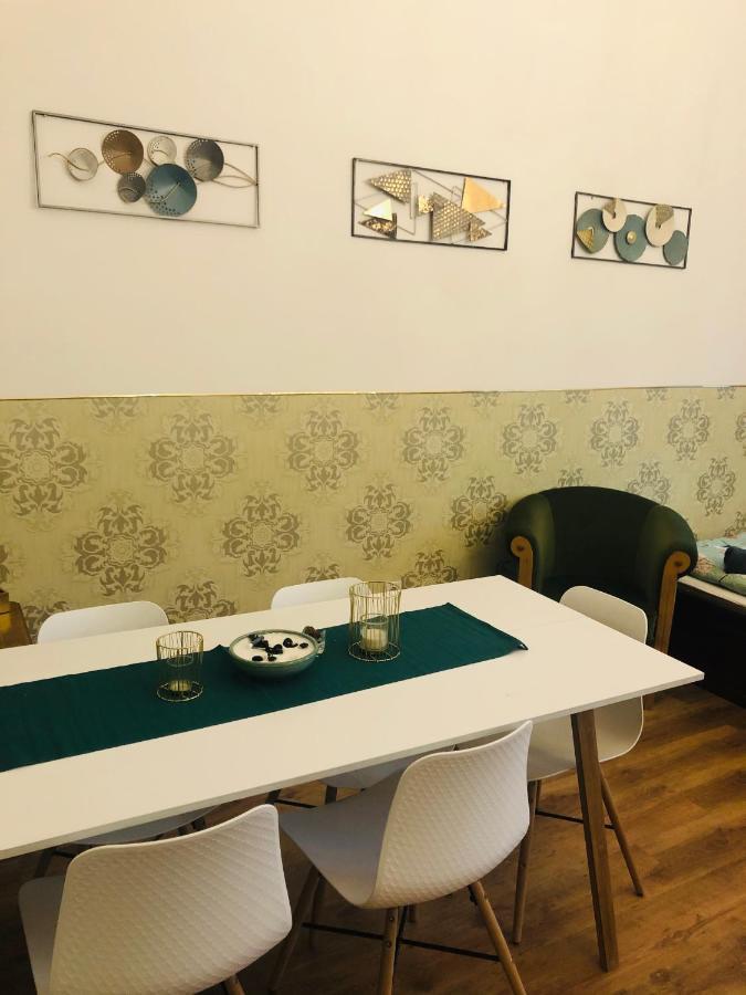 Modern Classic On Kiraly 부다페스트 외부 사진